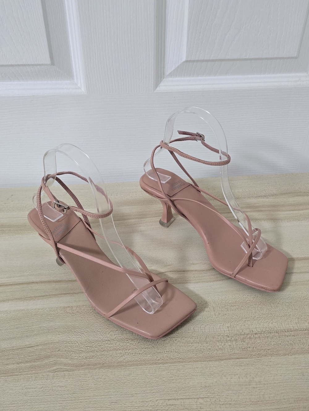 Jeffrey Campbell Fluxx Tan/nude Strappy Kitten Heel Thong Sandals Size 6.5 - Picture 2 of 9